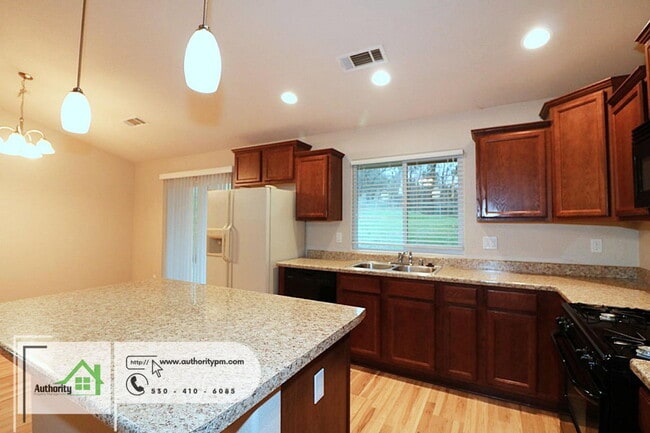 Building Photo - 2381 Yellow Finch Way