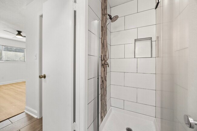 Building Photo - 6522 Brookgate Dr