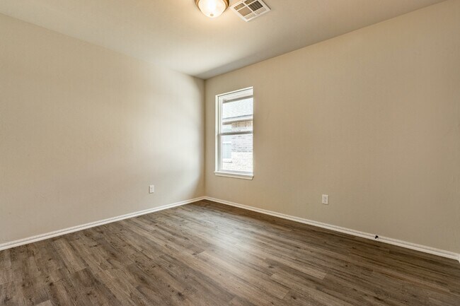 Building Photo - 320 Chalk Hill Ct