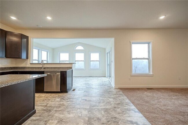 Building Photo - 123 Foxhound Dr