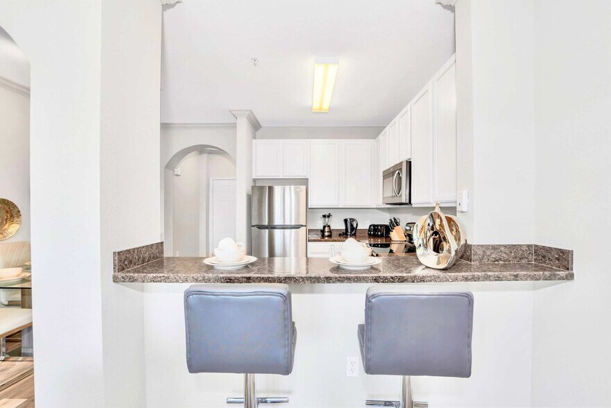 Building Photo - 14200 Avalon Rd