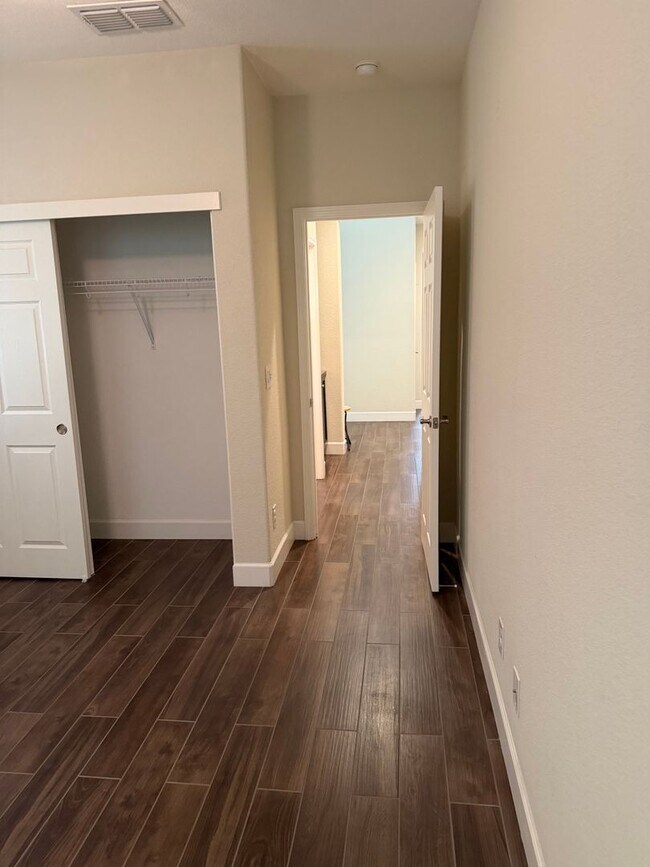 Building Photo - 4668 Lue Ln