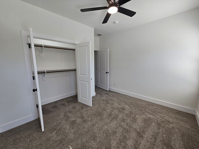 Building Photo - Available now ready for immediate move in ...