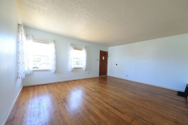 Building Photo - 1744 County Ln