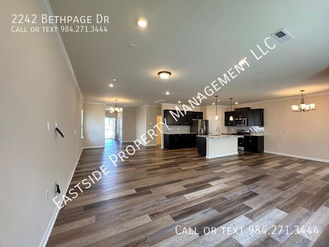 Building Photo - 2242 Bethpage Dr