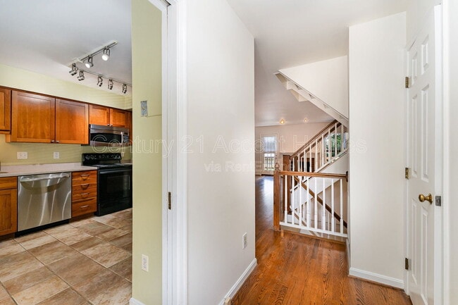 Building Photo - 3009 20th Ct S