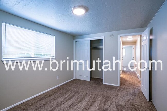 Building Photo - 2393 E 3000 S