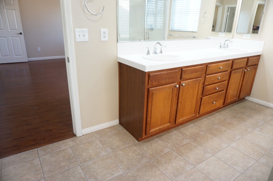Building Photo - 11855 Birch Grove Ln