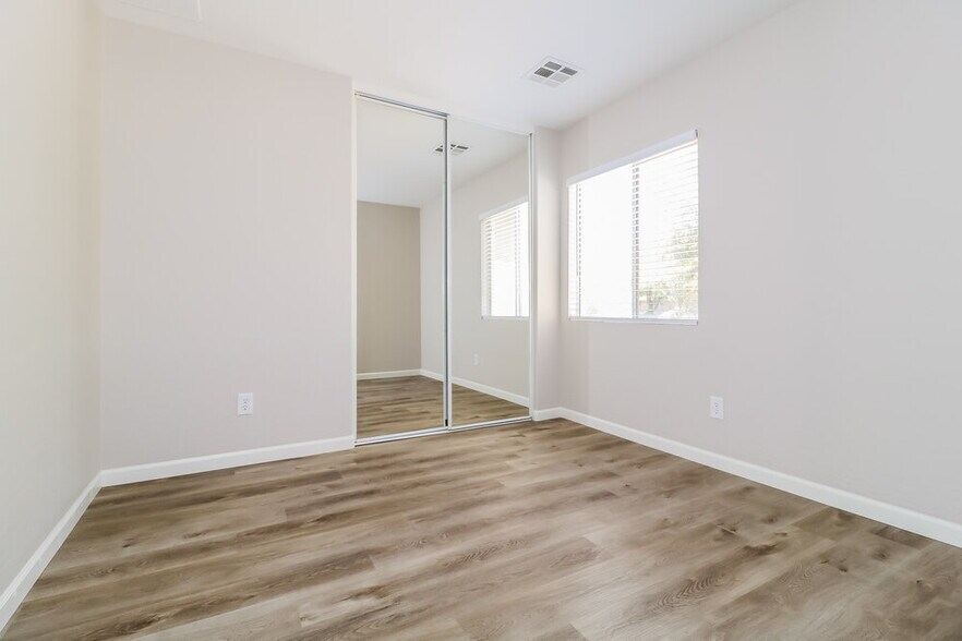 Building Photo - 10043 N 115th Dr