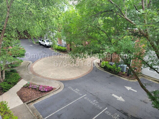 Building Photo - Beautiful Condo in Inman Park!