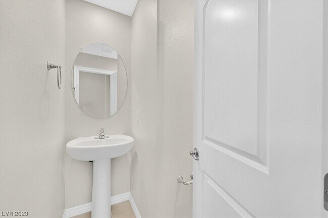 Building Photo - 372 Rosefinch St