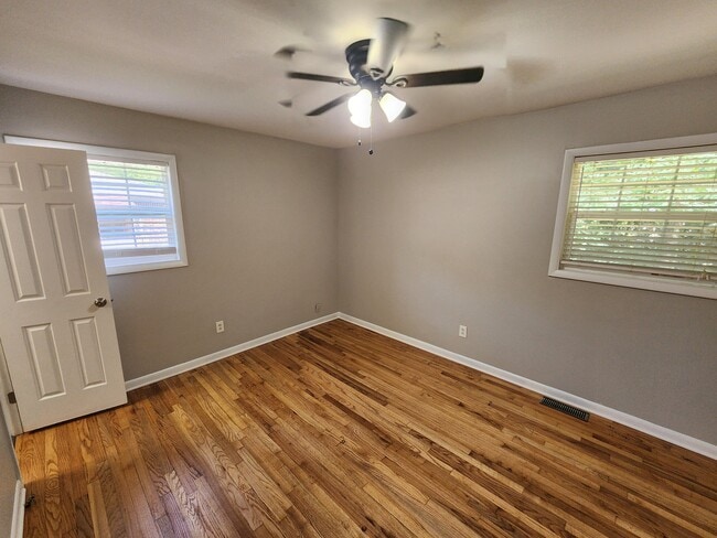 Building Photo - 829 E Glochester Pl NW