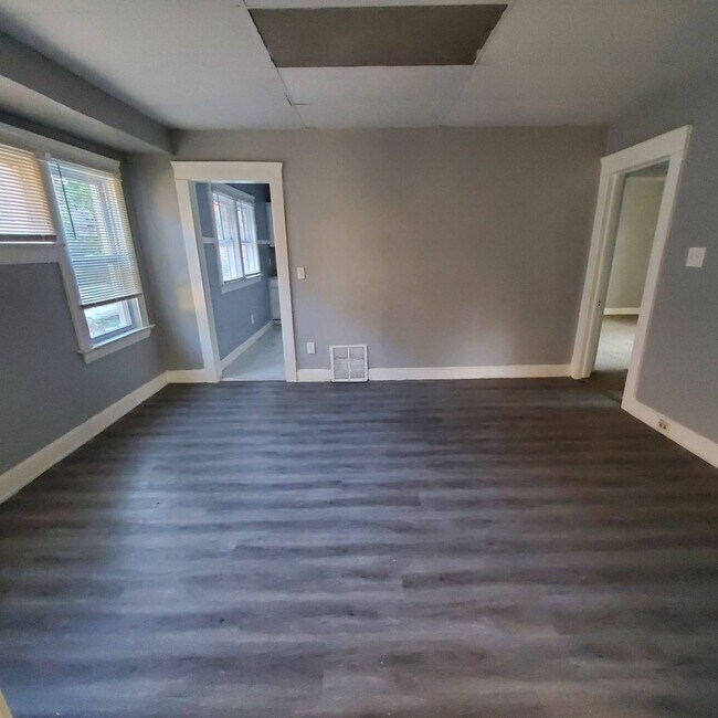 Building Photo - 12098 Chesterfield Ave