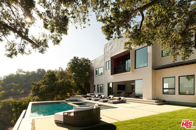 Building Photo - 13331 Mulholland Dr