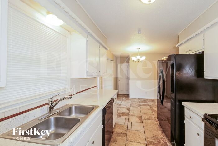 Building Photo - 5613 Manning Ave