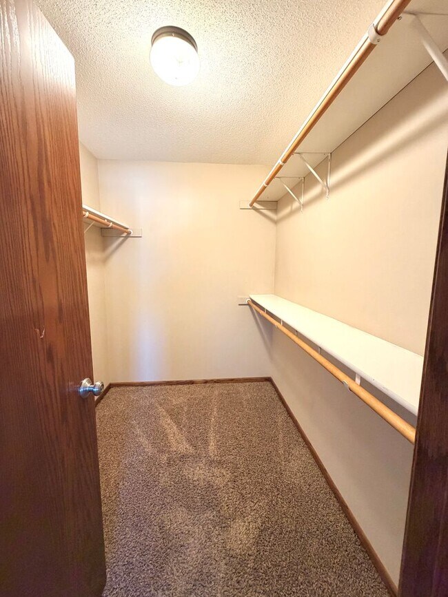 Building Photo - Beautiful 4bed 3bath Single Family Home In Sartell