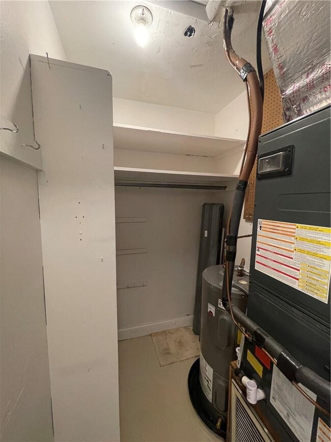 Building Photo - 2451 Lincoln St