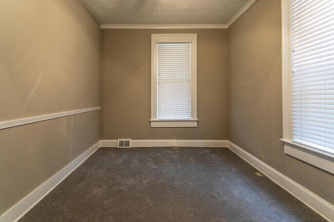 Building Photo - 1512 Indianola Ave