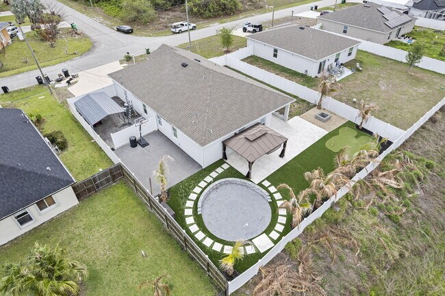 Building Photo - 681 SW Millard Dr