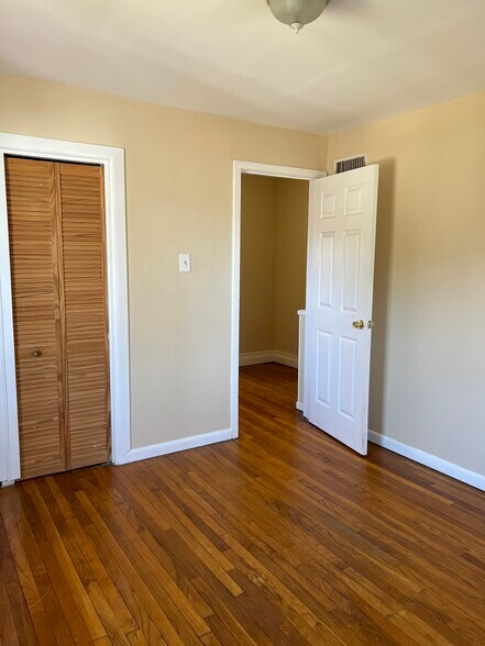 Primary Photo - 119 DuPont Pl