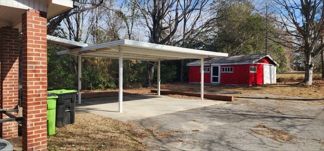Building Photo - 504 N Arendell Ave