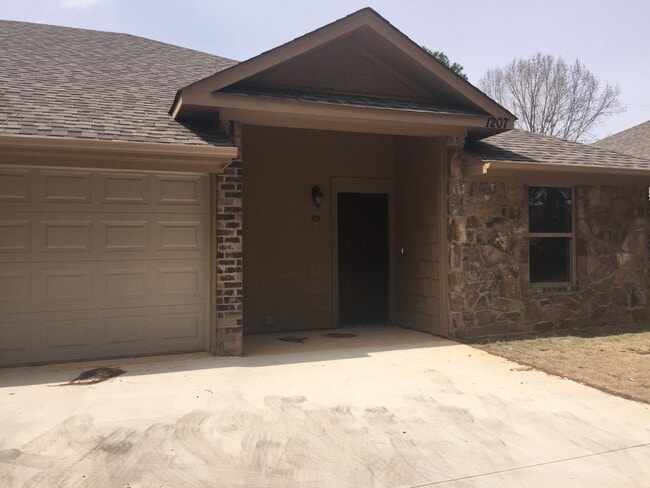 Building Photo - 1401 H G Mosley Pkwy