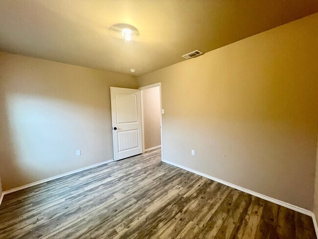 Building Photo - 1013 Preston Trails