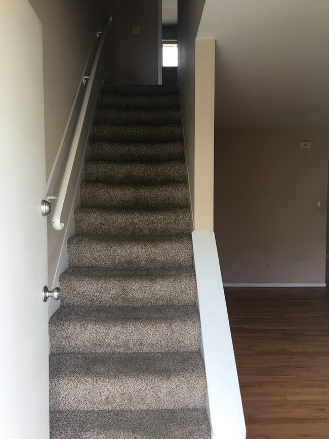 Building Photo - Close to Downtown