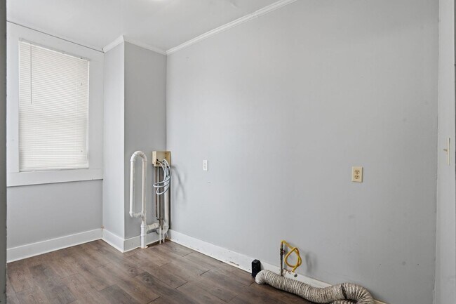 Building Photo - Spacious 4bed 2 bath home in Davenport