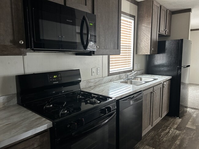 Primary Photo - 98 Delta Dawn Dr
