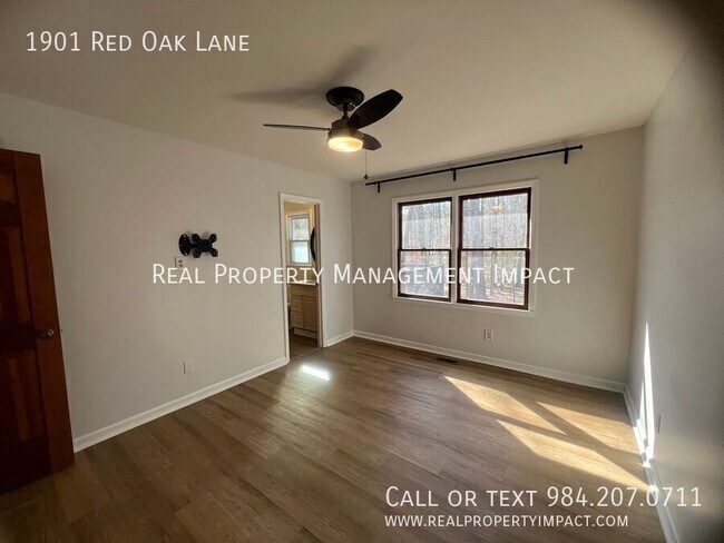 Building Photo - 1901 Red Oak Ln