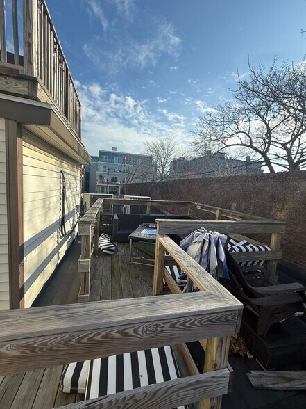 Building Photo - 518 E 3rd St