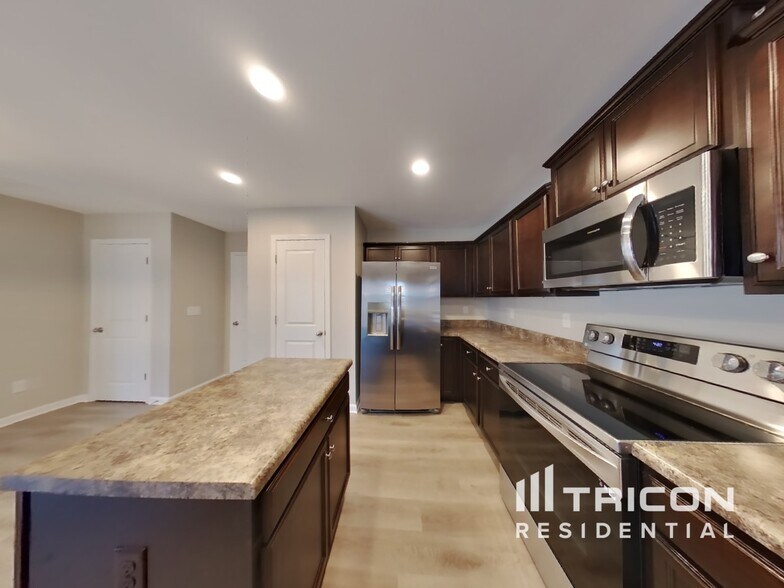Building Photo - 870 Markham Cir