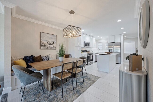 Building Photo - 1008 Apollo Beach Blvd