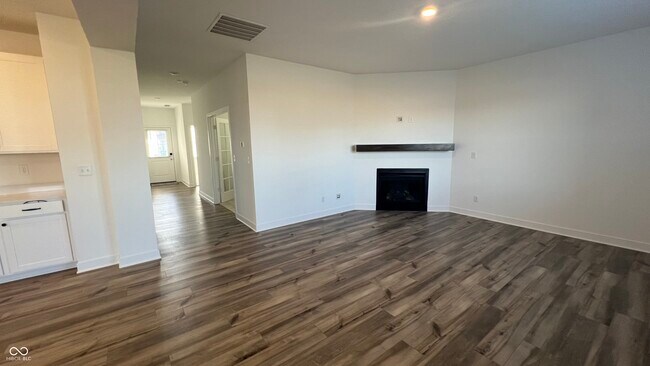 Building Photo - 5580 Cherry Hl Dr