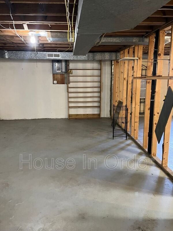 Building Photo - 436 Rowland Rd.