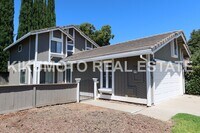 Building Photo - 3 Bedroom 2 1/2 bath Pocket home