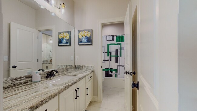 Building Photo - 112 Pindo Palm Dr