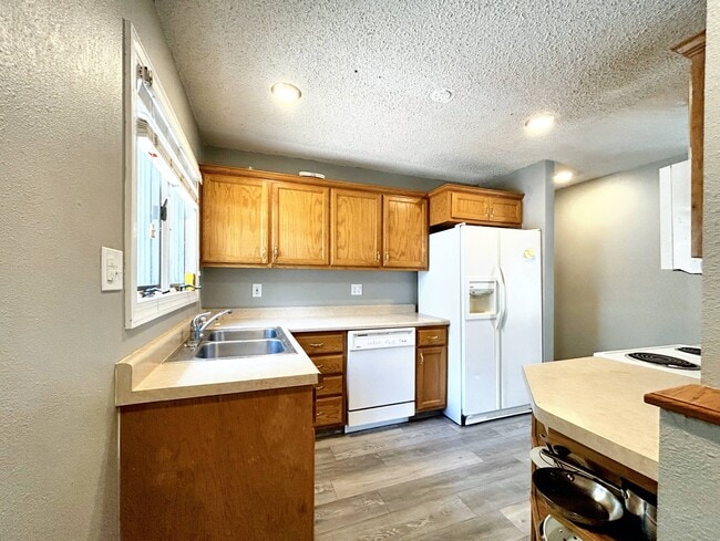 Building Photo - 3603 Windsor Ave