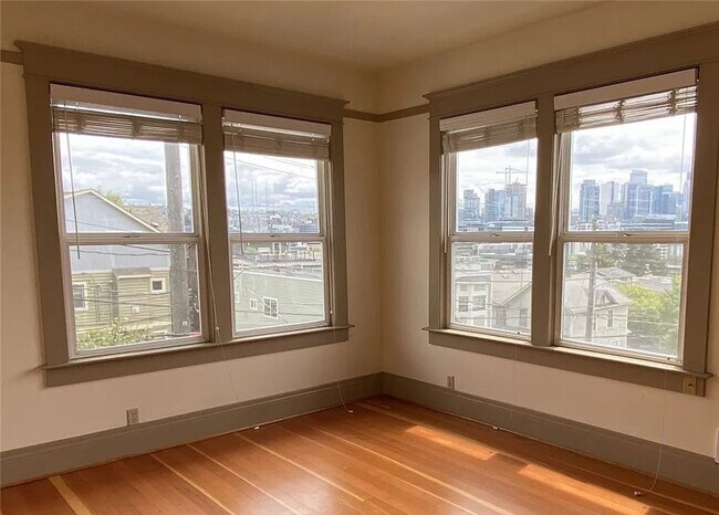 Building Photo - 1017 Taylor Ave N