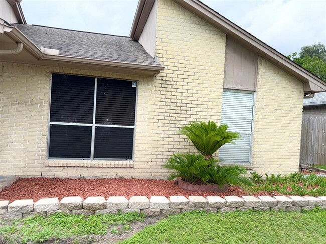 Building Photo - 10202 Hollow Canyon Dr