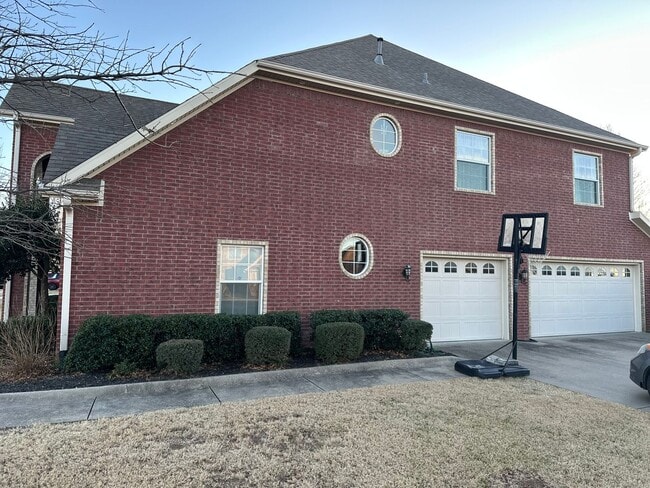 Building Photo - Available March 1st!  Modern 5-Bedroom 4-Bathroom Home in SW Bentonville