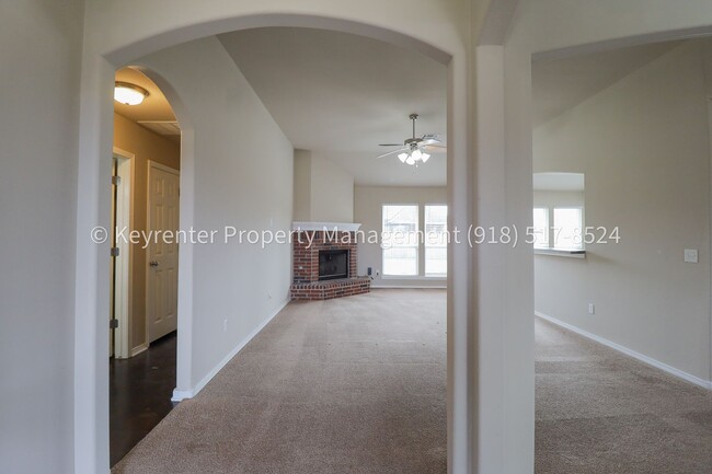 Building Photo - 3 Bed | 2 Bath | Broken Arrow