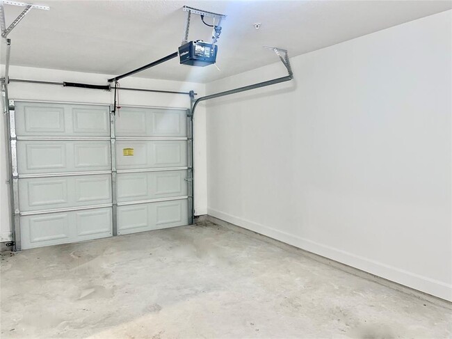 Building Photo - 15200 Memorial Dr