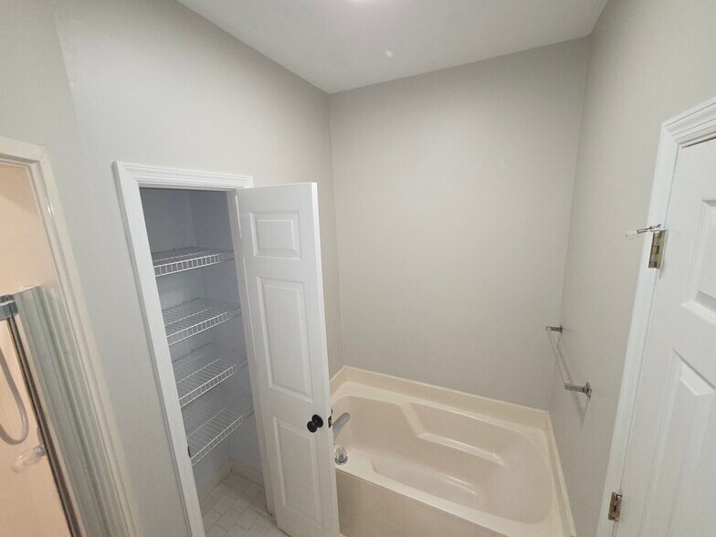 Building Photo - 321 Dulaine Cv