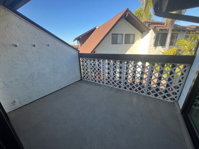 Building Photo - 2556 Ocean Cove Dr