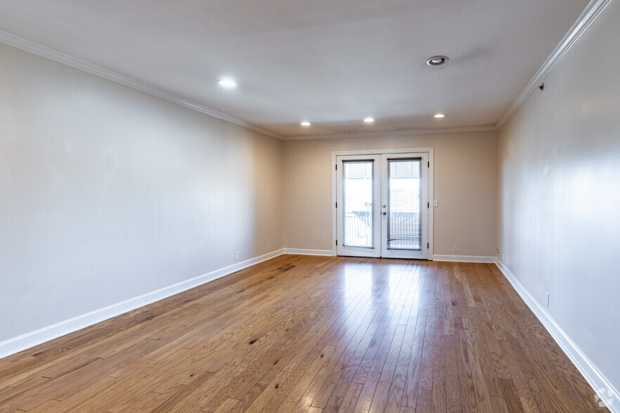 Primary Photo - Heatherwood Apartments