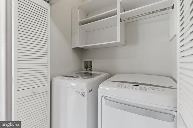 Building Photo - 2465 Army Navy Dr