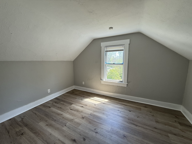 Building Photo - 622 Sennett St