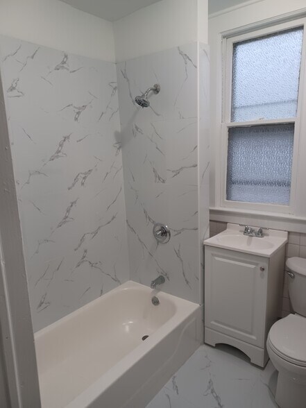 Building Photo - 539 Summer Ave